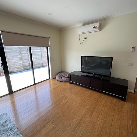 Spacious & Sunny 2Br With Garage,11 Min To Airport Villa Melbourne Bagian luar foto