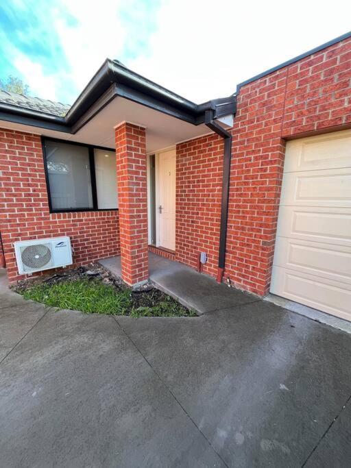 Spacious & Sunny 2Br With Garage,11 Min To Airport Villa Melbourne Bagian luar foto