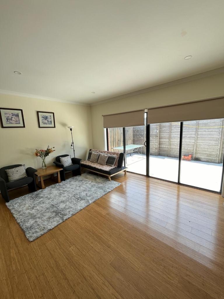 Spacious & Sunny 2Br With Garage,11 Min To Airport Villa Melbourne Bagian luar foto