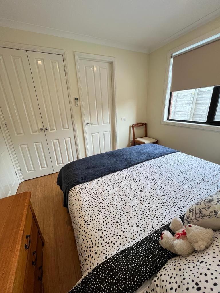 Spacious & Sunny 2Br With Garage,11 Min To Airport Villa Melbourne Bagian luar foto