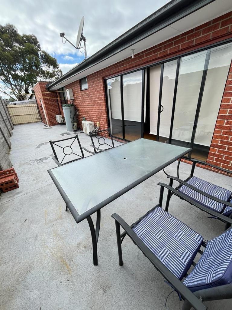 Spacious & Sunny 2Br With Garage,11 Min To Airport Villa Melbourne Bagian luar foto